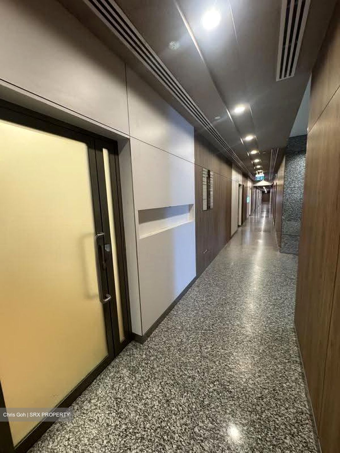 Connexion (D8), Retail #623530131